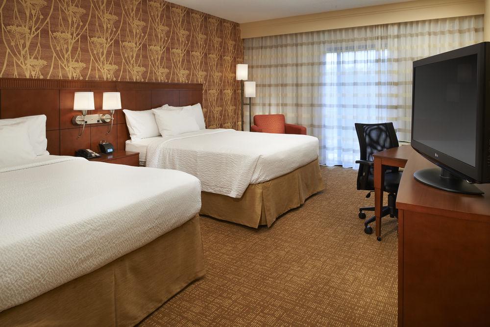 Готель Courtyard By Marriott Chicago Waukegan / Gurnee Екстер'єр фото
