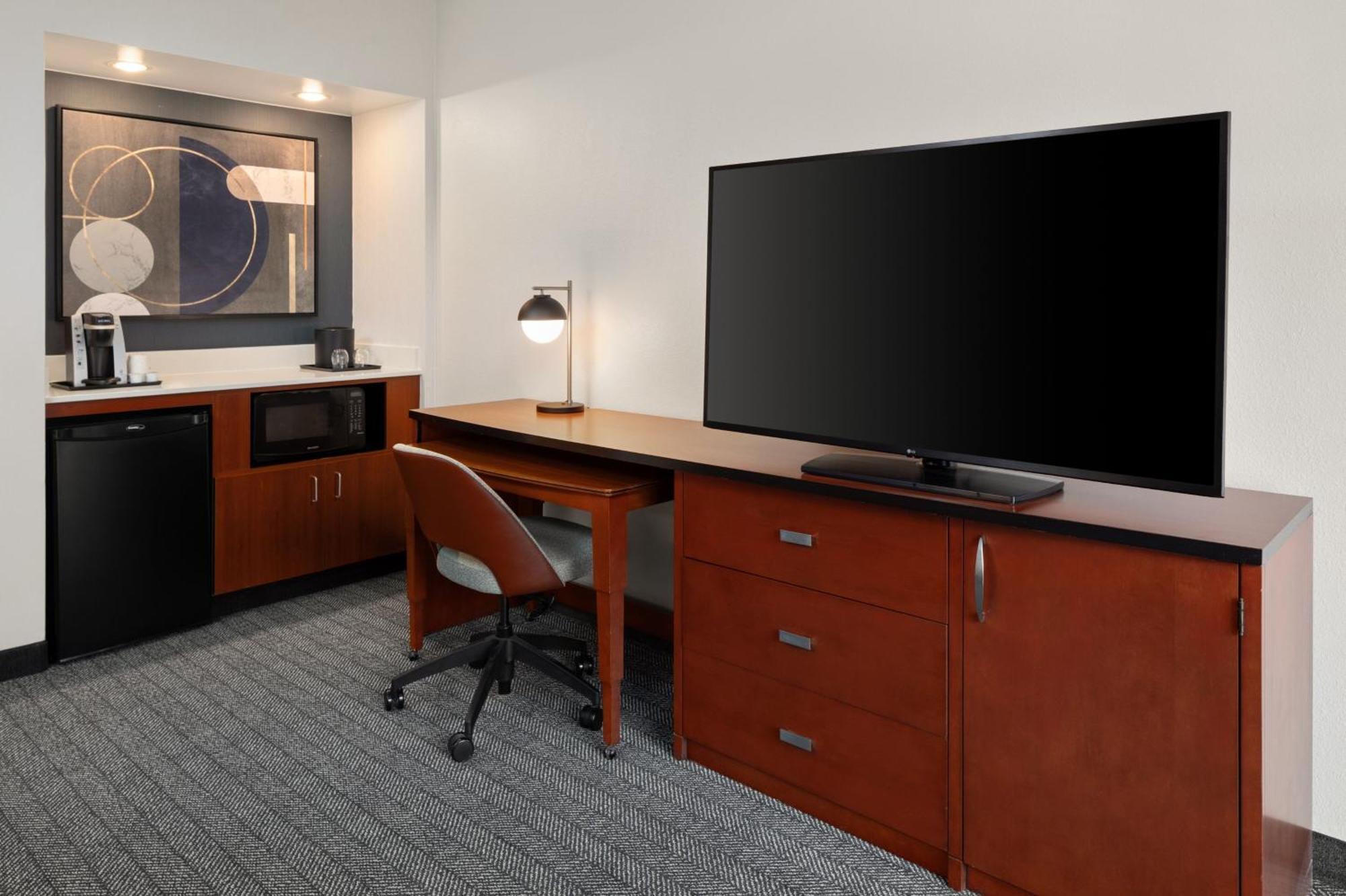 Готель Courtyard By Marriott Chicago Waukegan / Gurnee Екстер'єр фото