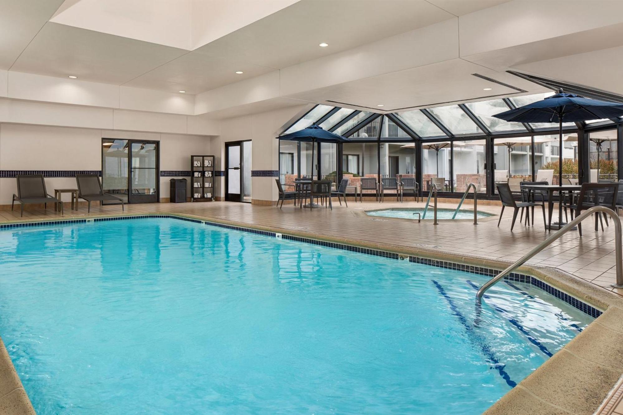 Готель Courtyard By Marriott Chicago Waukegan / Gurnee Екстер'єр фото