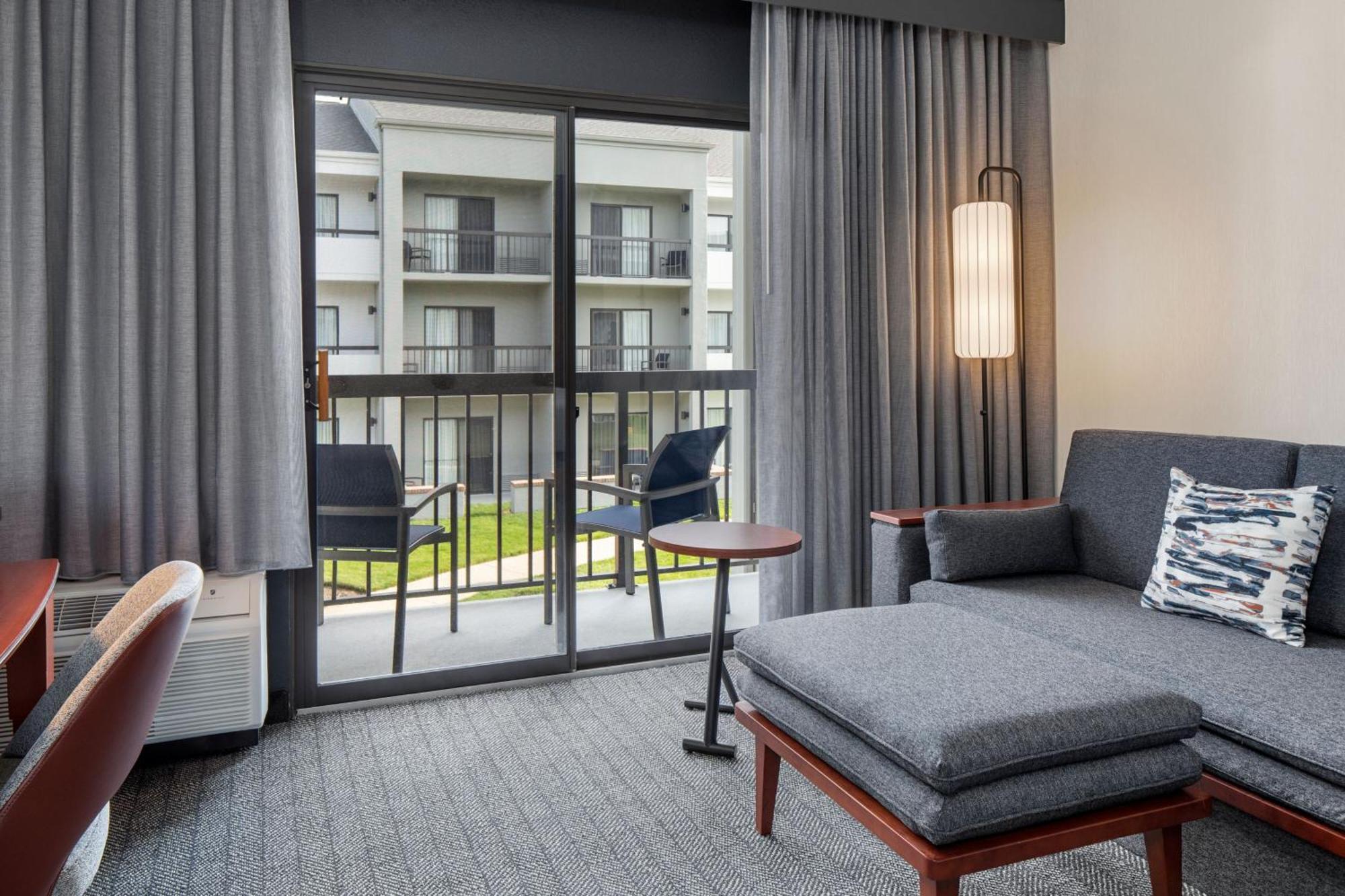 Готель Courtyard By Marriott Chicago Waukegan / Gurnee Екстер'єр фото