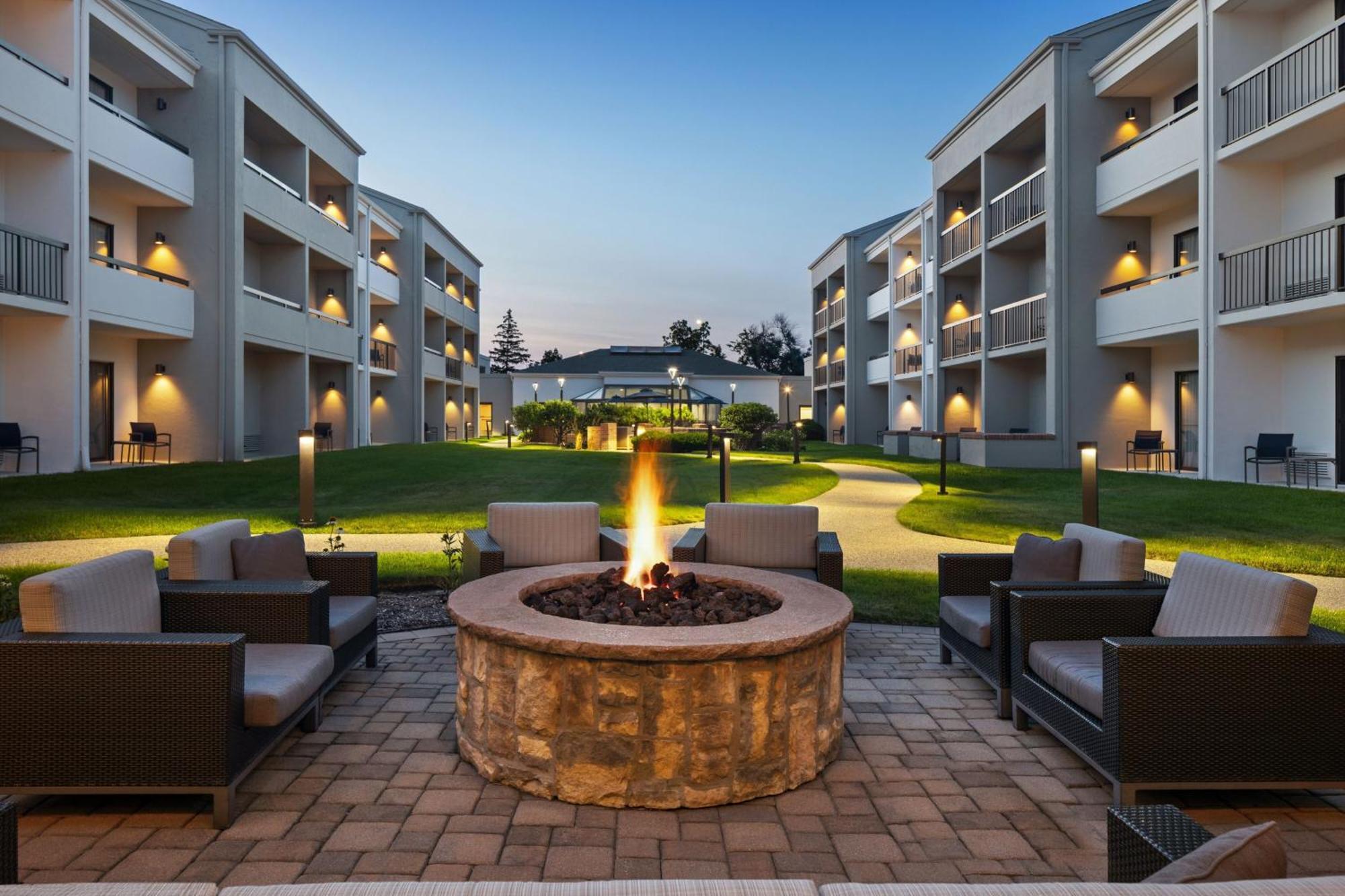 Готель Courtyard By Marriott Chicago Waukegan / Gurnee Екстер'єр фото