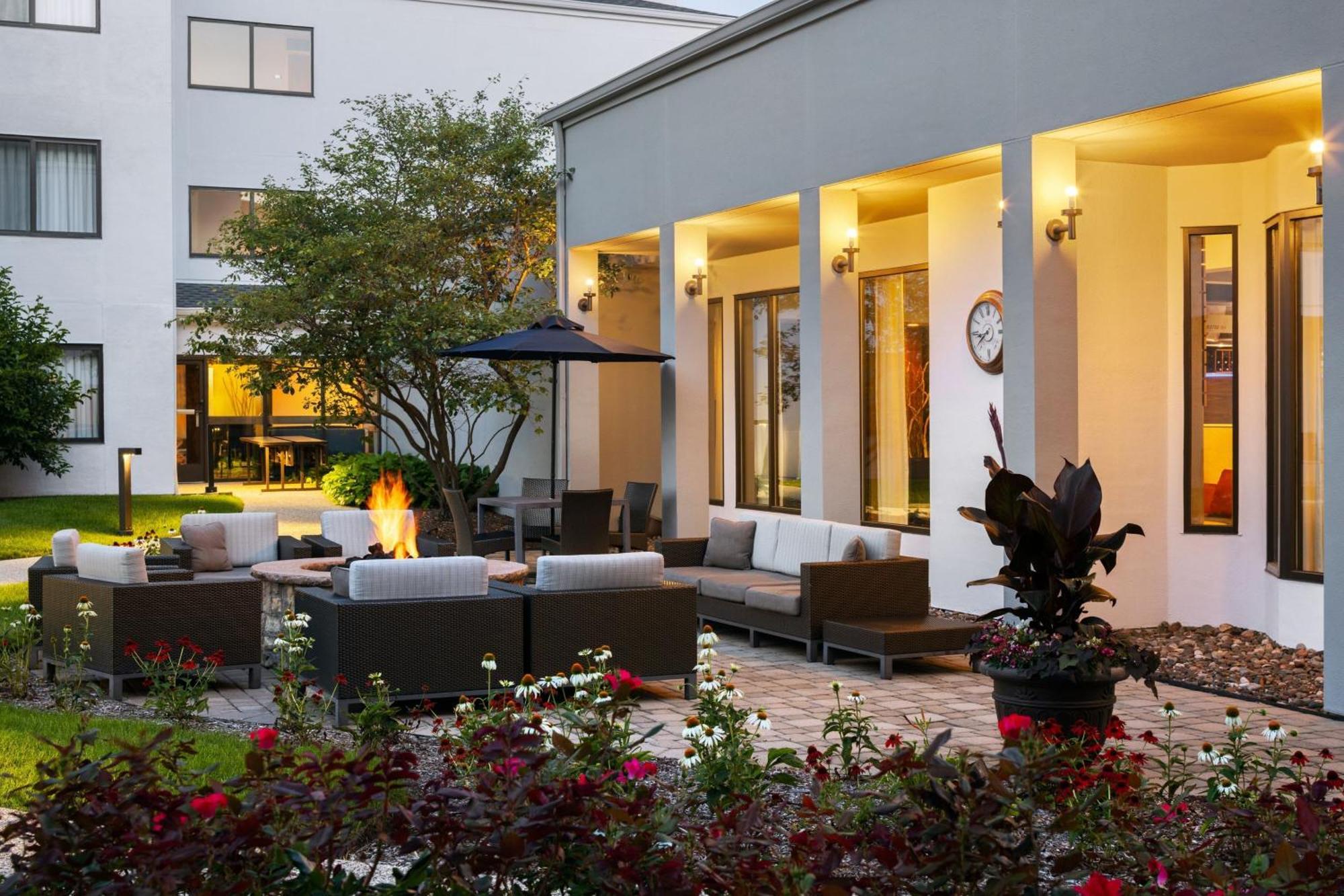 Готель Courtyard By Marriott Chicago Waukegan / Gurnee Екстер'єр фото