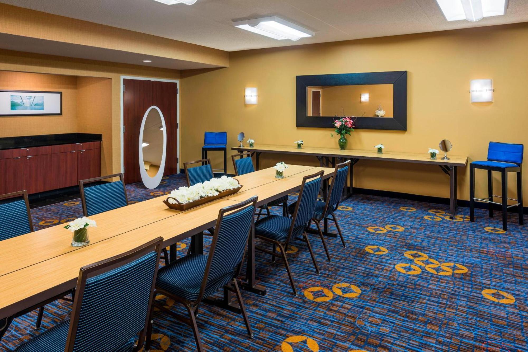 Готель Courtyard By Marriott Chicago Waukegan / Gurnee Екстер'єр фото