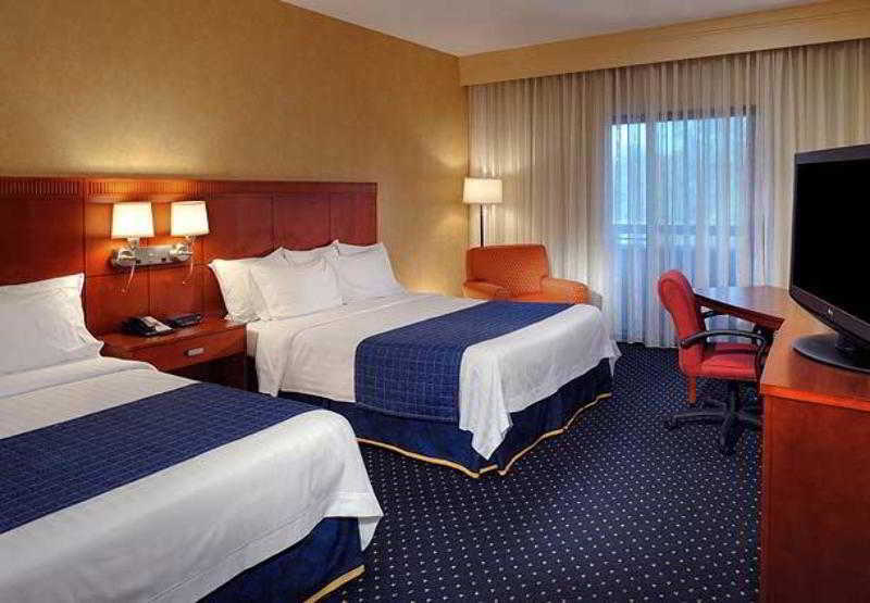 Готель Courtyard By Marriott Chicago Waukegan / Gurnee Номер фото